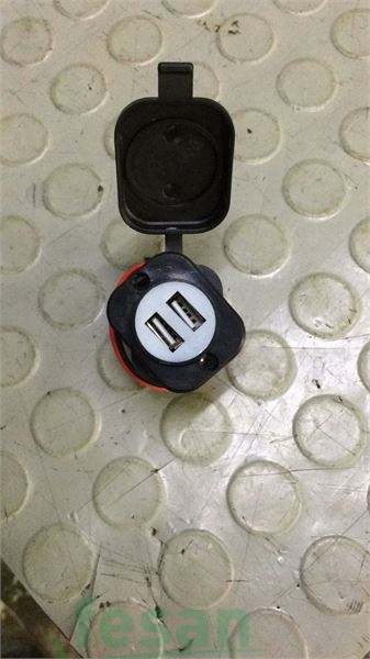 MUH.USB1 12-24V 2.1A GÖMMELLİ 2Lİ USB CİHAZI KAPAKLI